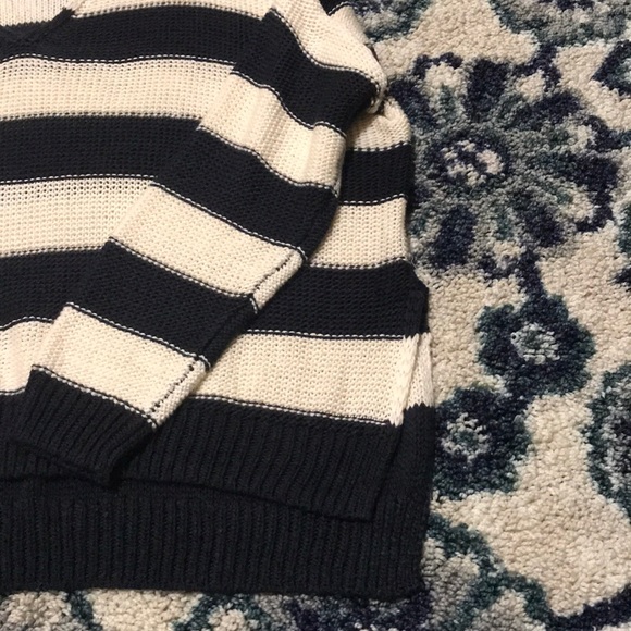 H&M Sweater - Picture 3 of 4